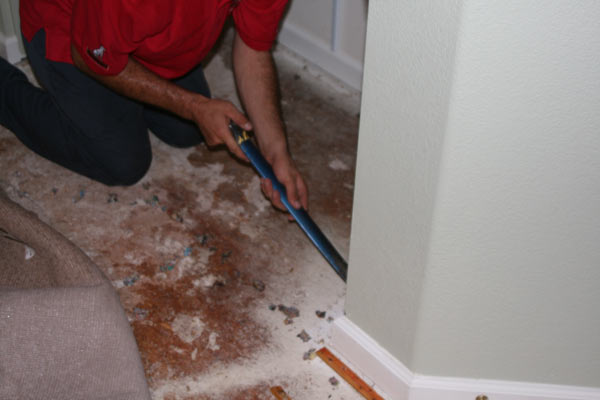remove-baseboards-and-tack-strips